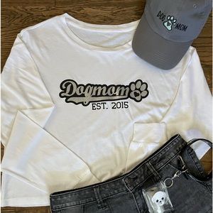 DOGMOM EST. 2015 - CROPPED TEE